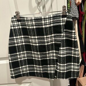 Abercrombie & Fitch Black and White Mini Skirt